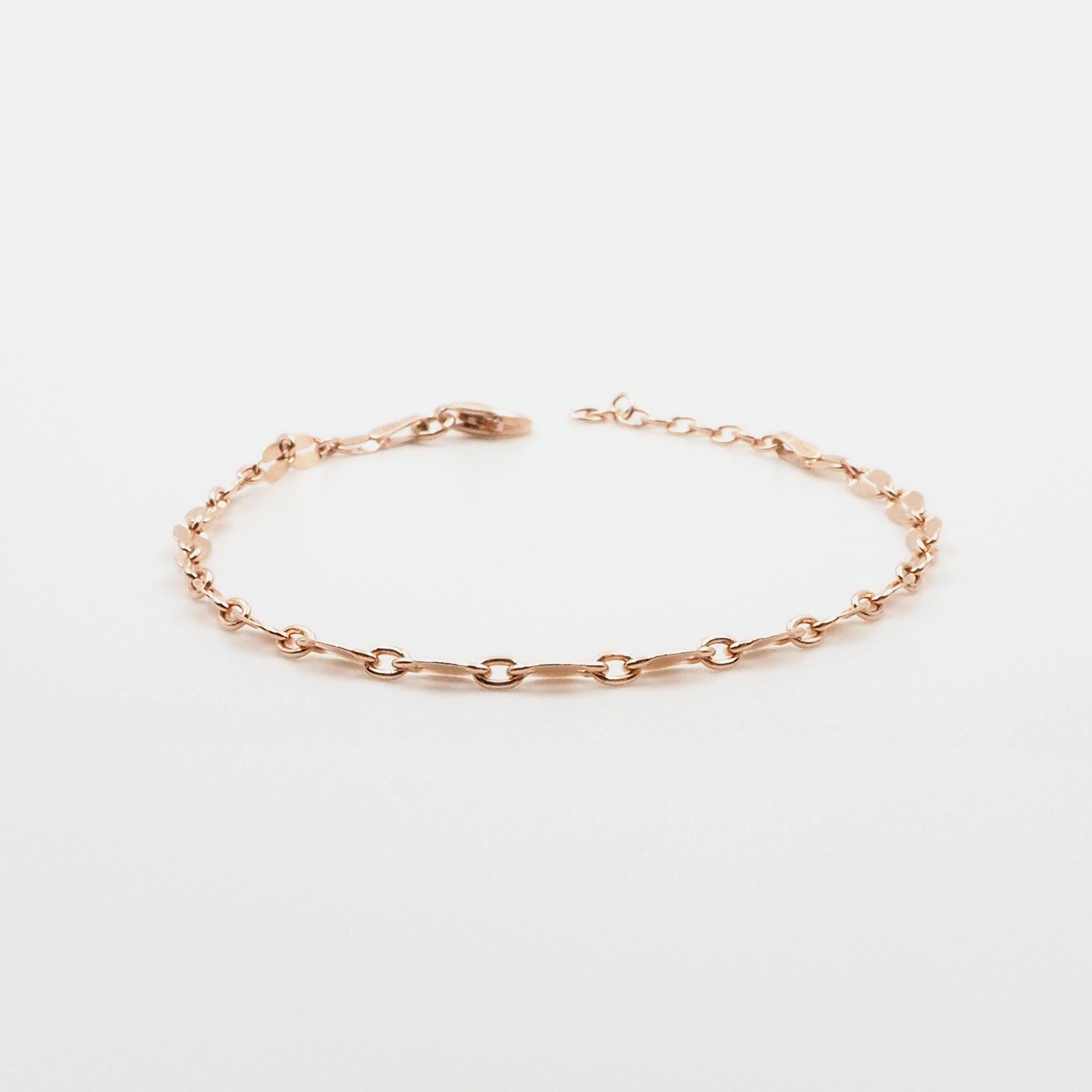 Silber Armbaender fuer Damen jetzt kaufen in unserem Onlineshop oder vor Ort in unserer Filiale in Basel